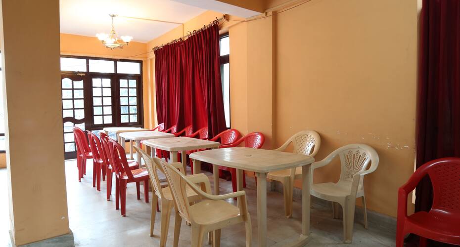 Hotel Chinar Groove, Srinagar 3